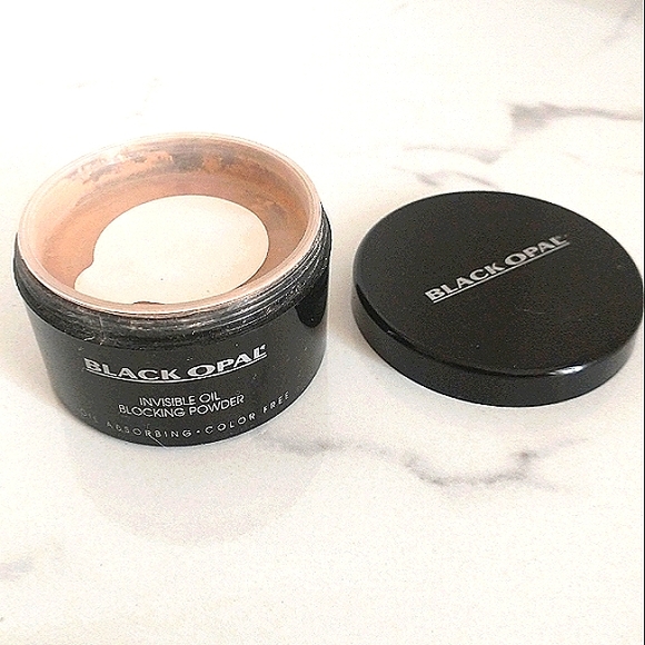 New Black Opal Oil Blocking Powder Color - Invisible - Picture 3 of 4